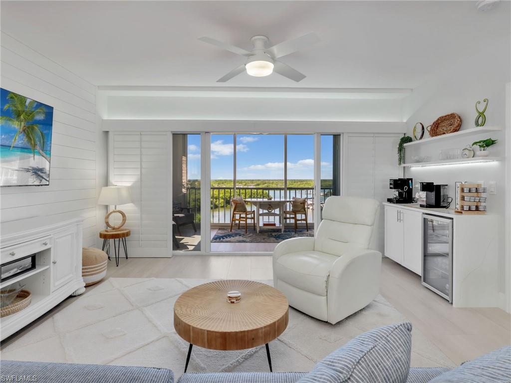 MARINA BAY CLUB OF NAPLES - Residential