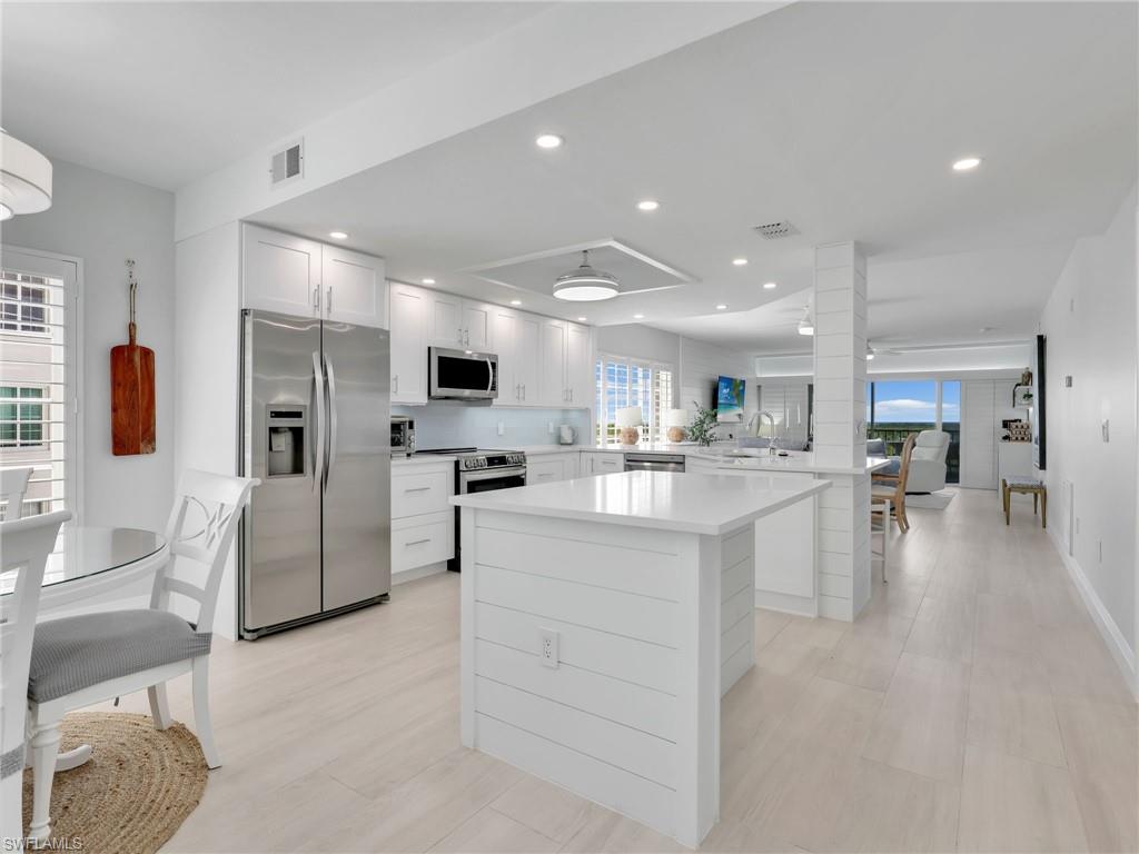 MARINA BAY CLUB OF NAPLES - Residential