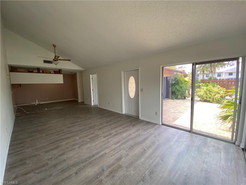 FOXMOOR LAKES - Residential