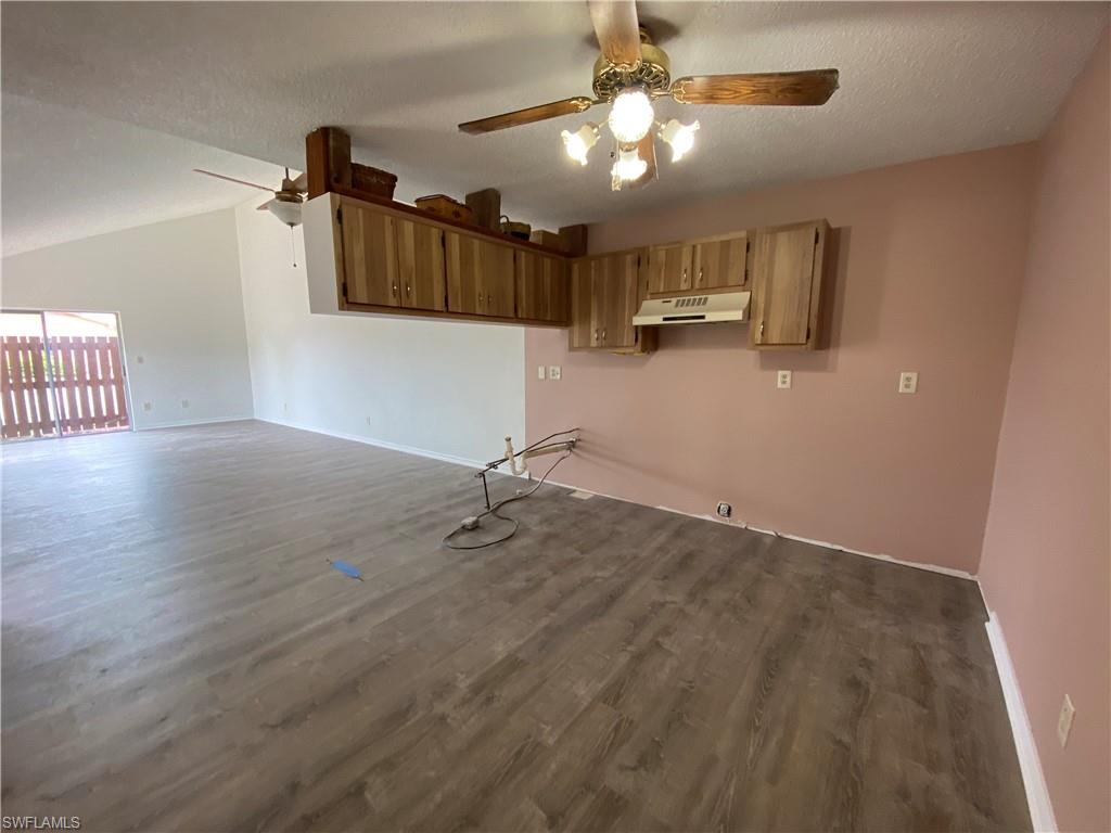 FOXMOOR LAKES - Residential