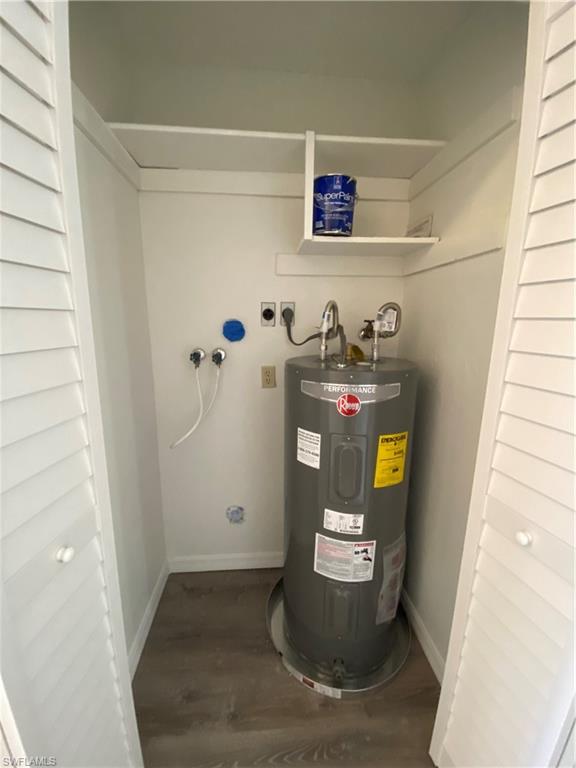 FOXMOOR LAKES - Residential