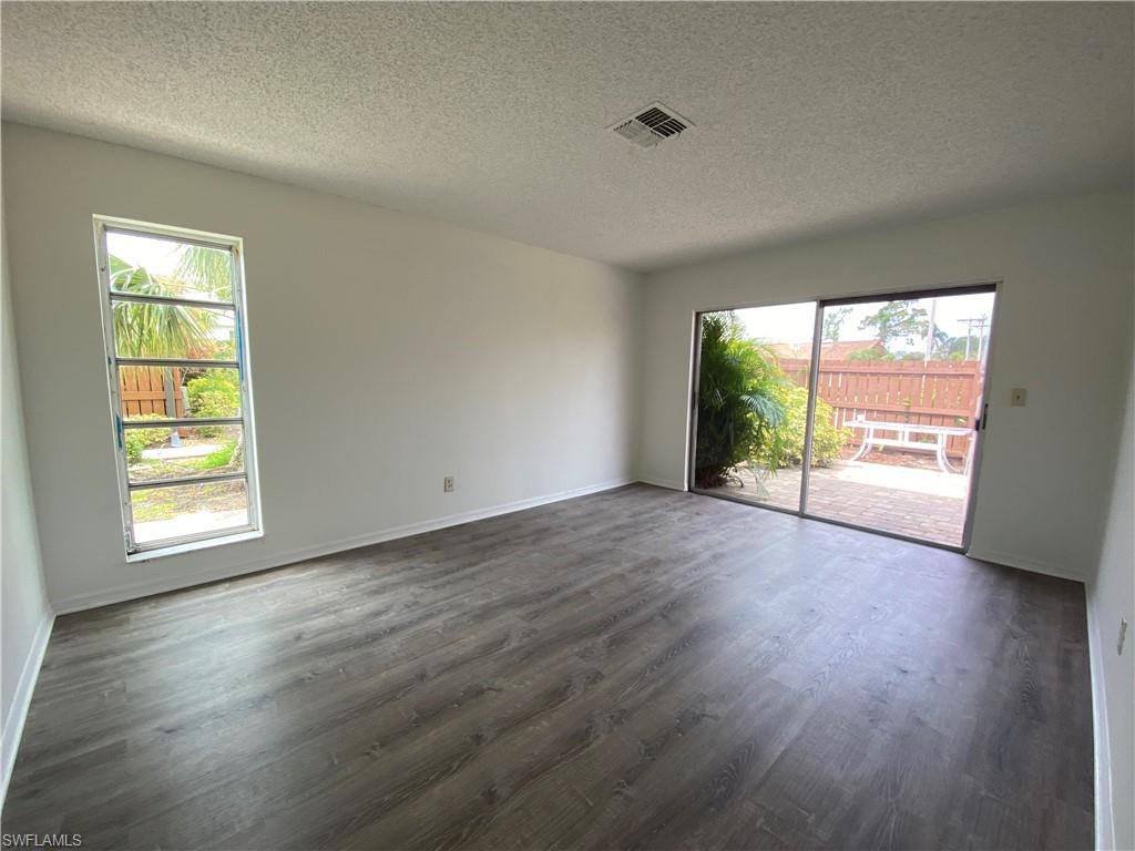 FOXMOOR LAKES - Residential