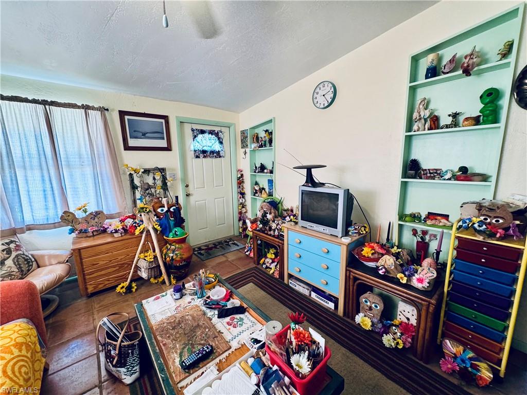 NAPLES BETTER HOMES - Residential