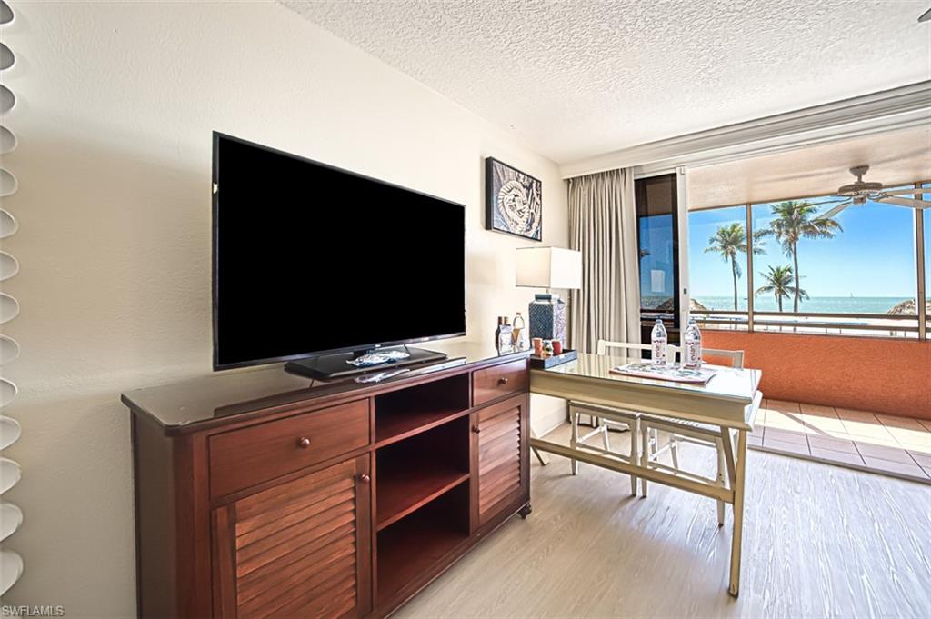 SANIBEL VIEW VILLAS - Residential