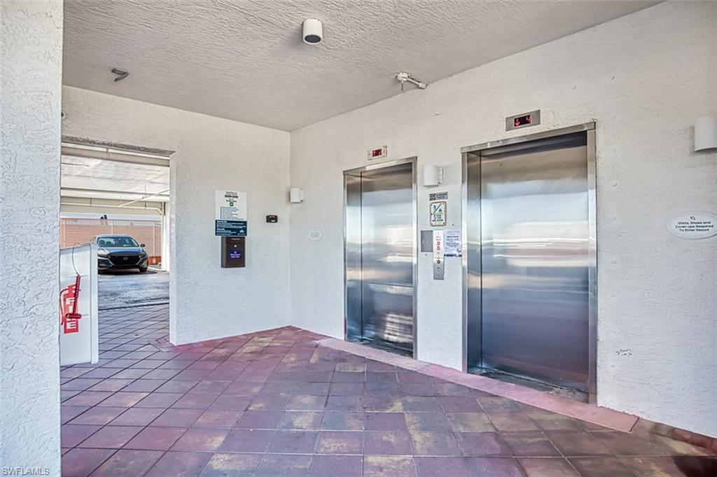 SANIBEL VIEW VILLAS - Residential