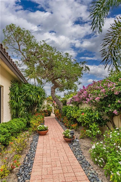 LAS BRISAS AT PELICAN BAY - Residential