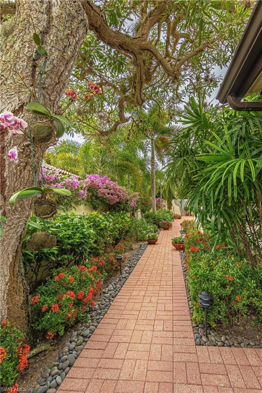 LAS BRISAS AT PELICAN BAY - Residential