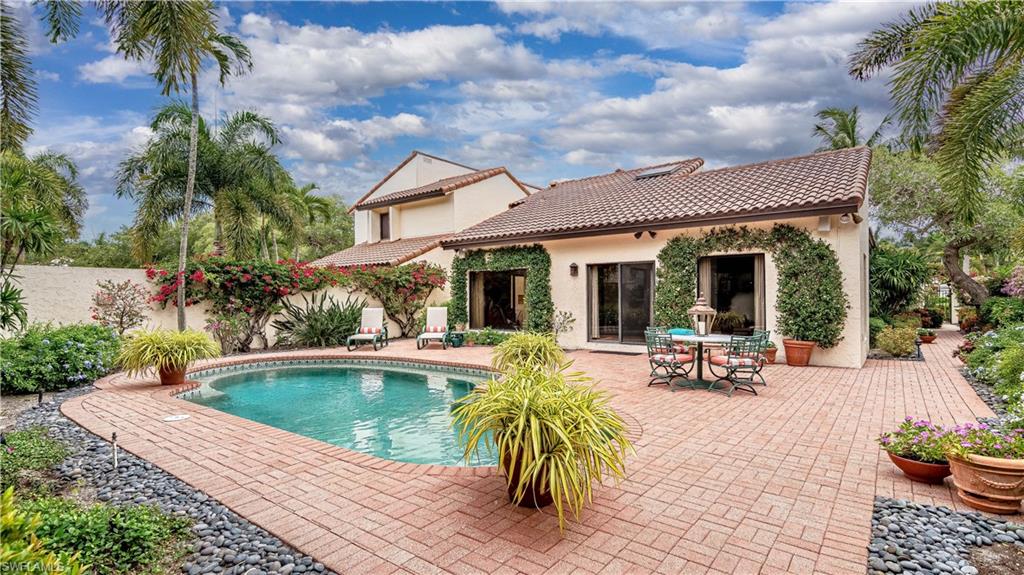 LAS BRISAS AT PELICAN BAY - Residential