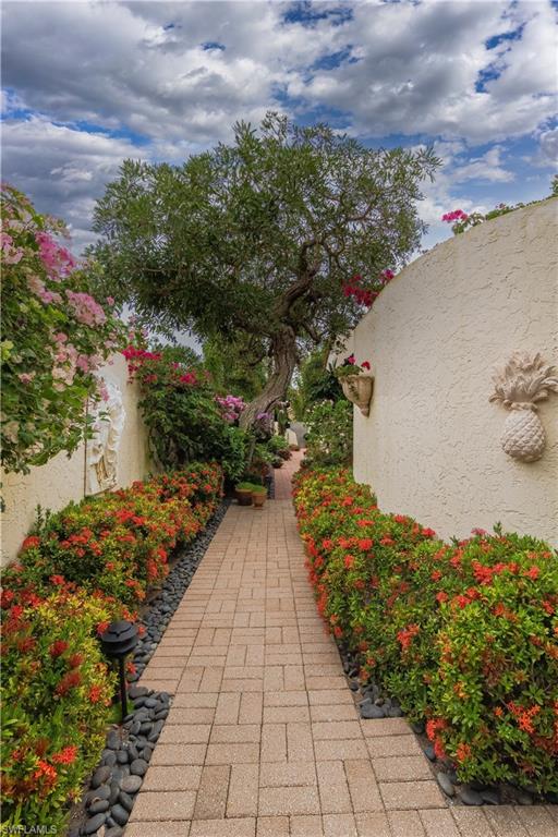 LAS BRISAS AT PELICAN BAY - Residential