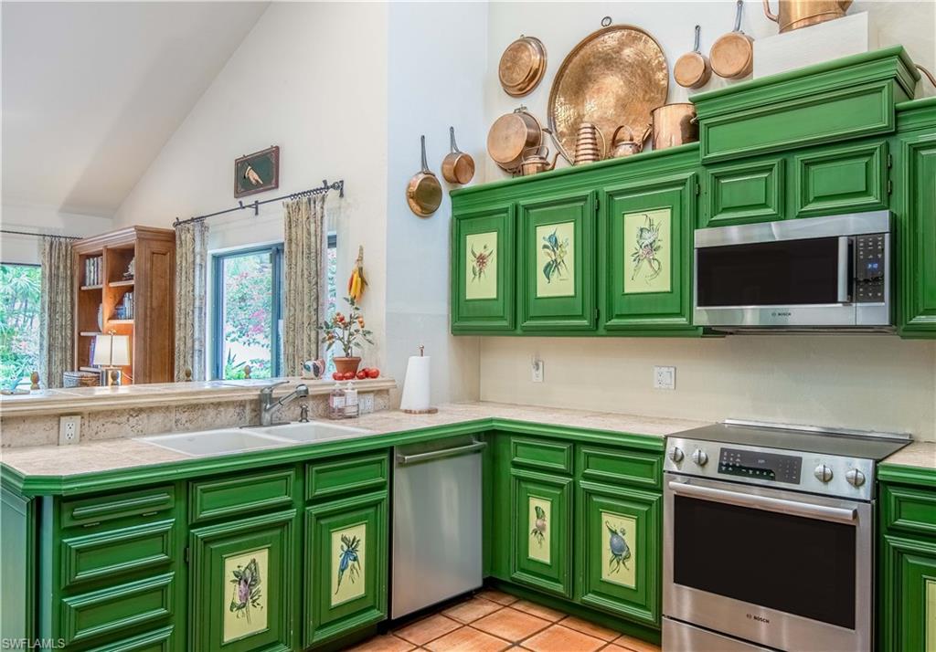 LAS BRISAS AT PELICAN BAY - Residential