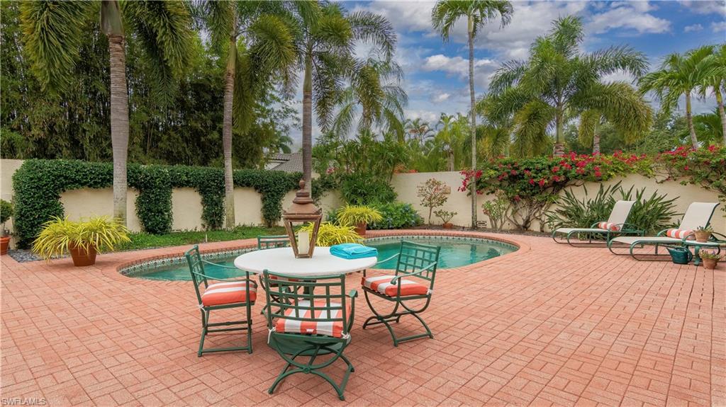 LAS BRISAS AT PELICAN BAY - Residential