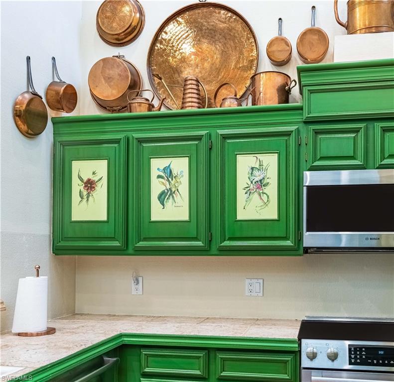 LAS BRISAS AT PELICAN BAY - Residential