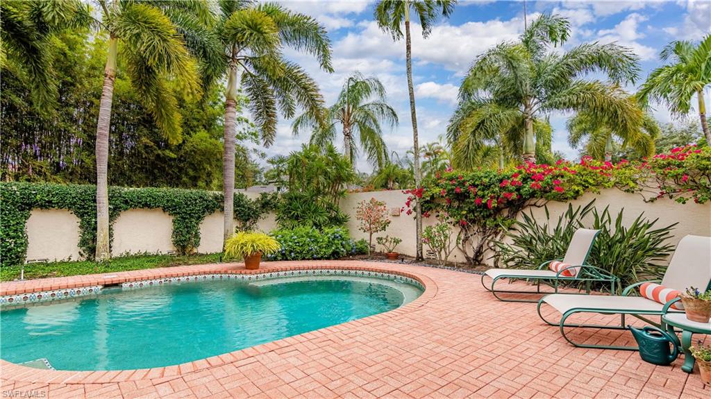 LAS BRISAS AT PELICAN BAY - Residential