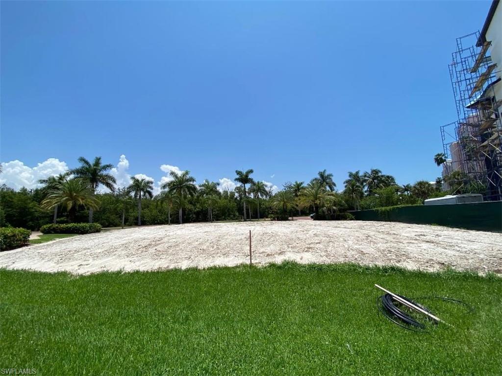 BAREFOOT BEACH - Land