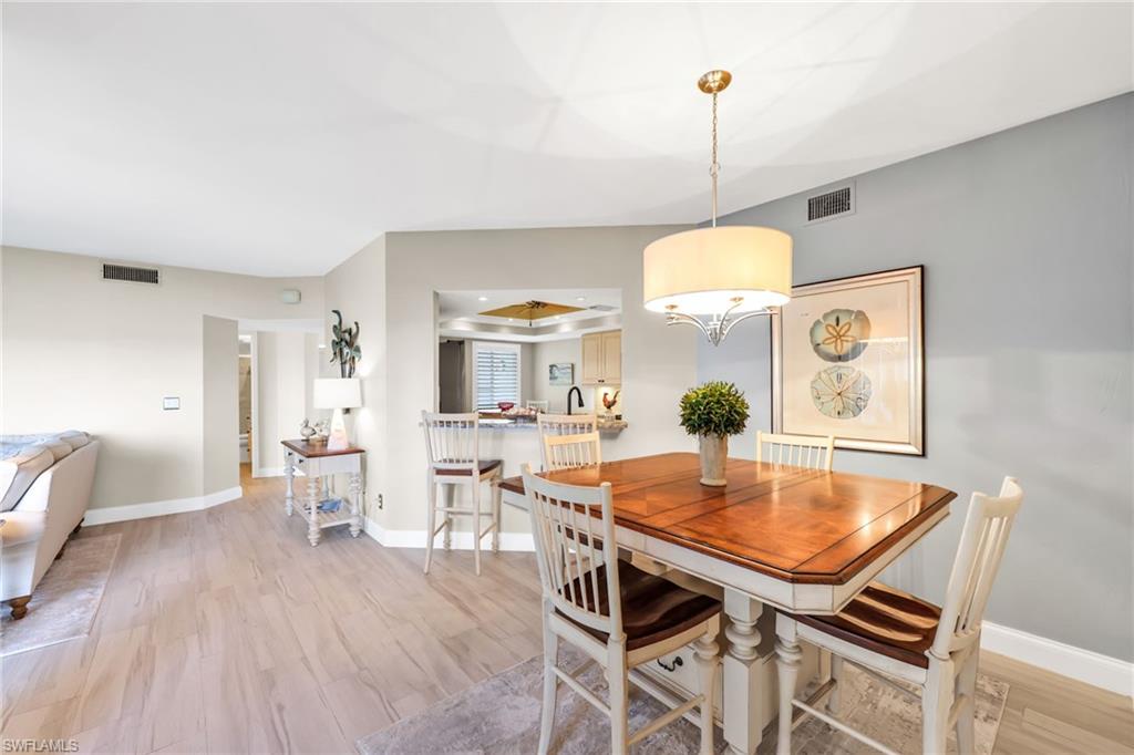 CARRIAGE HOMES AT LAKESIDE - Residential