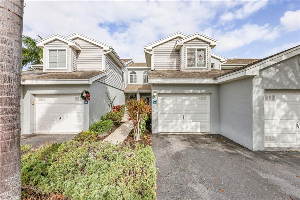 CARRIAGE HOMES AT LAKESIDE - Residential