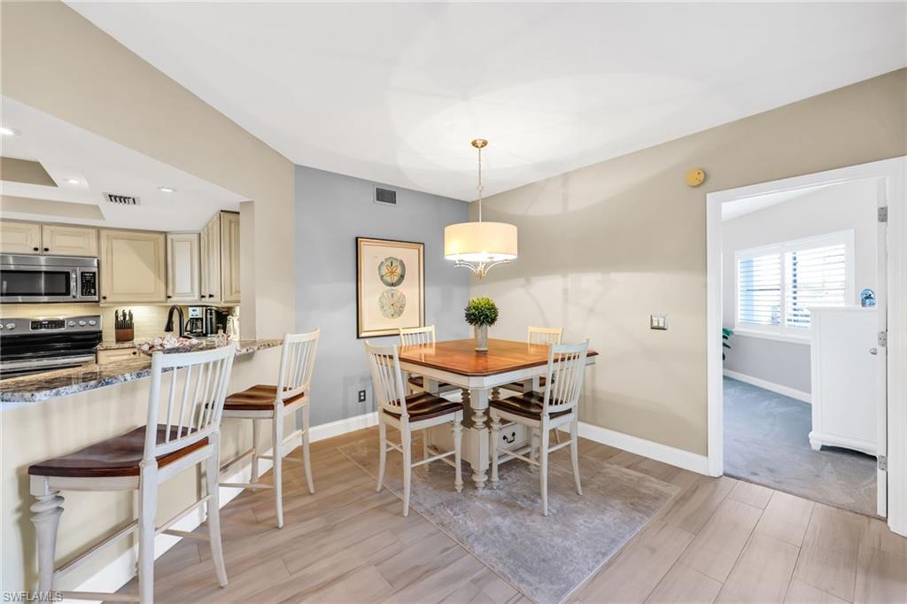 CARRIAGE HOMES AT LAKESIDE - Residential