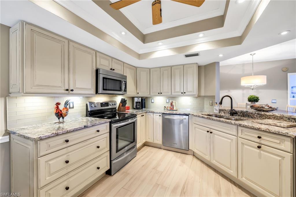 CARRIAGE HOMES AT LAKESIDE - Residential