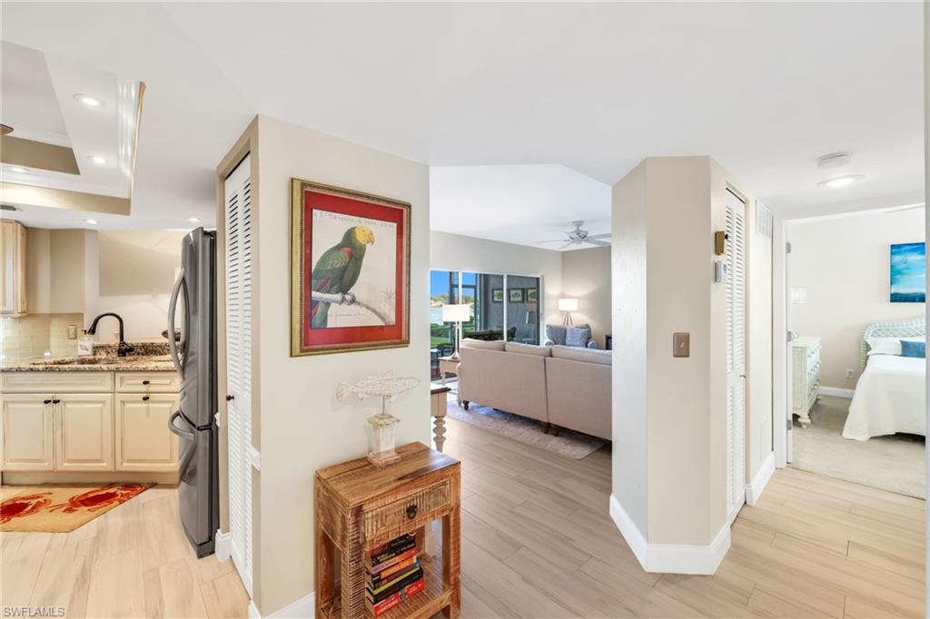 CARRIAGE HOMES AT LAKESIDE - Residential