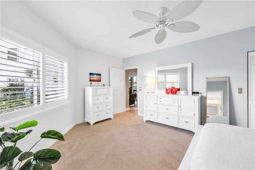 CARRIAGE HOMES AT LAKESIDE - Residential