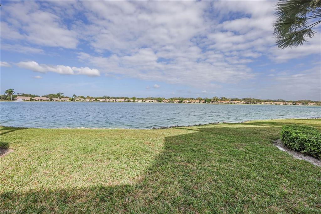 CARRIAGE HOMES AT LAKESIDE - Residential