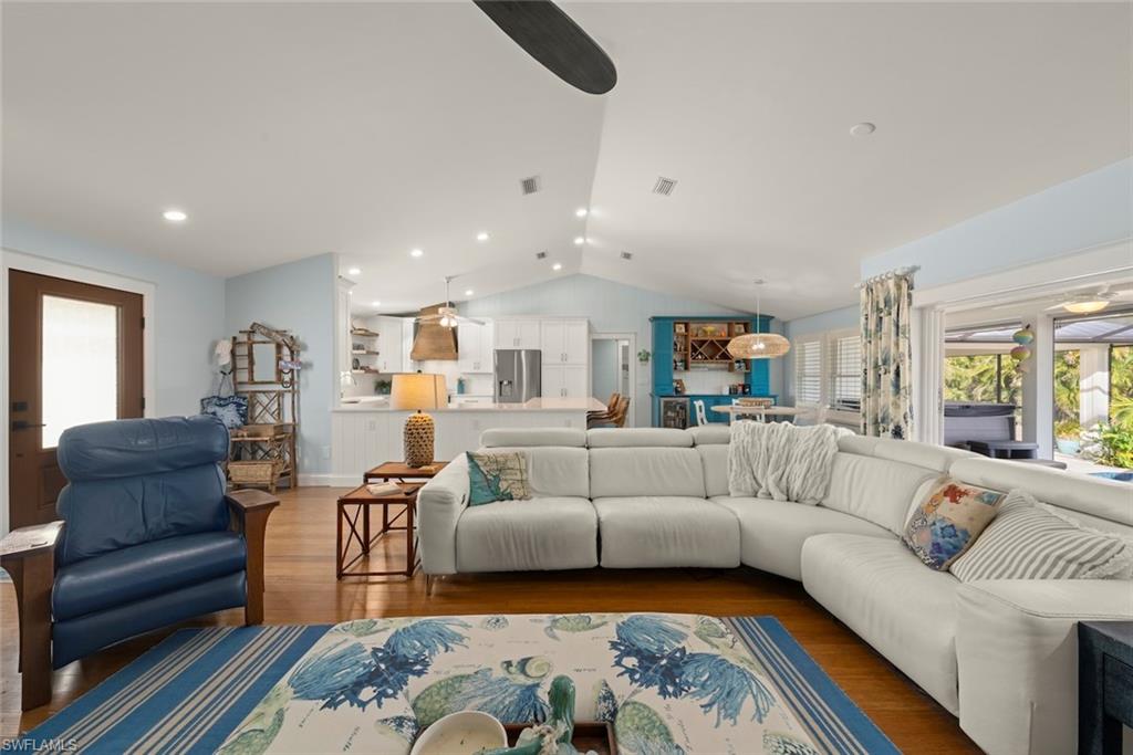 CHARLOTTE SHORES - Residential