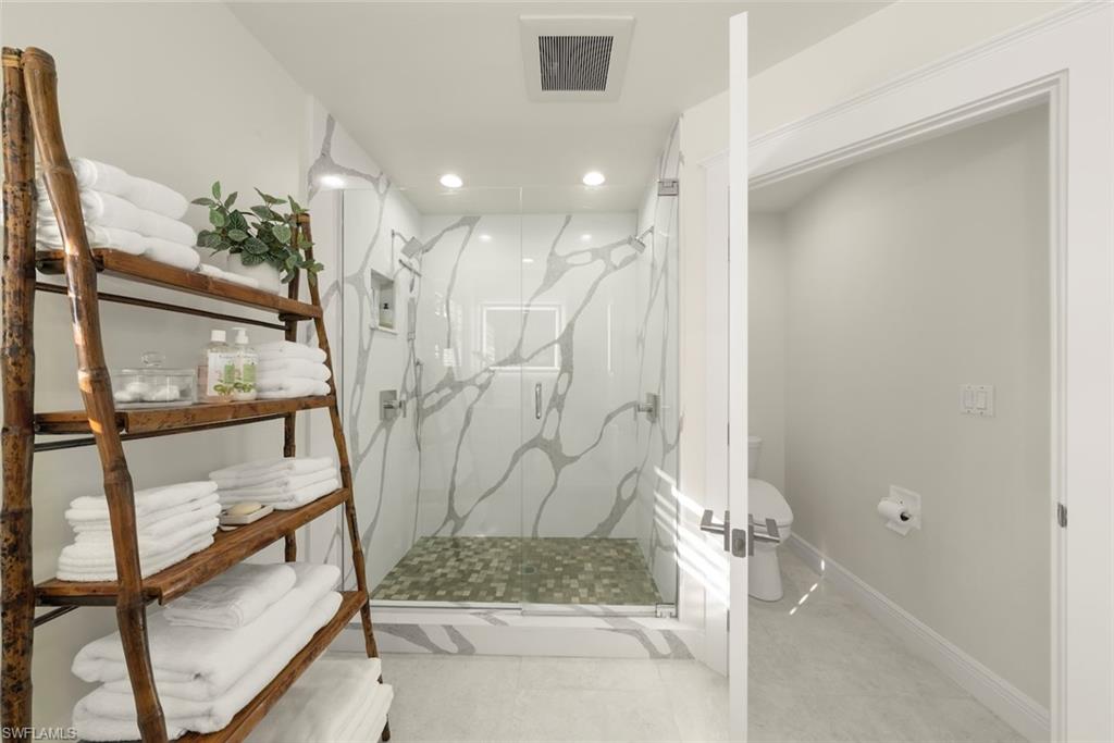 CHARLOTTE SHORES - Residential