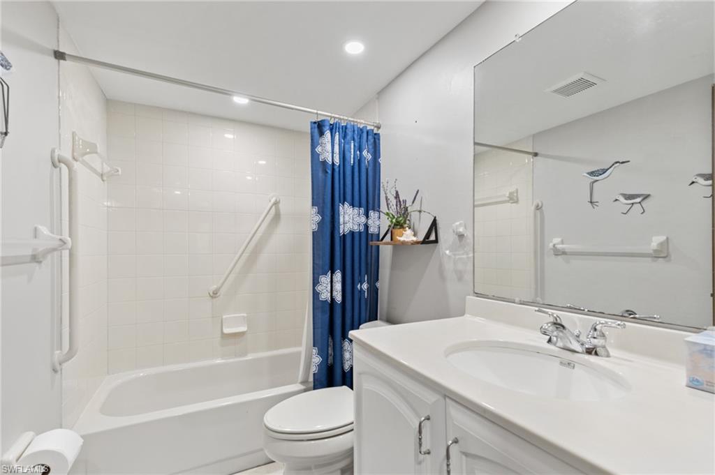 YACHTSMANS COVE - Residential