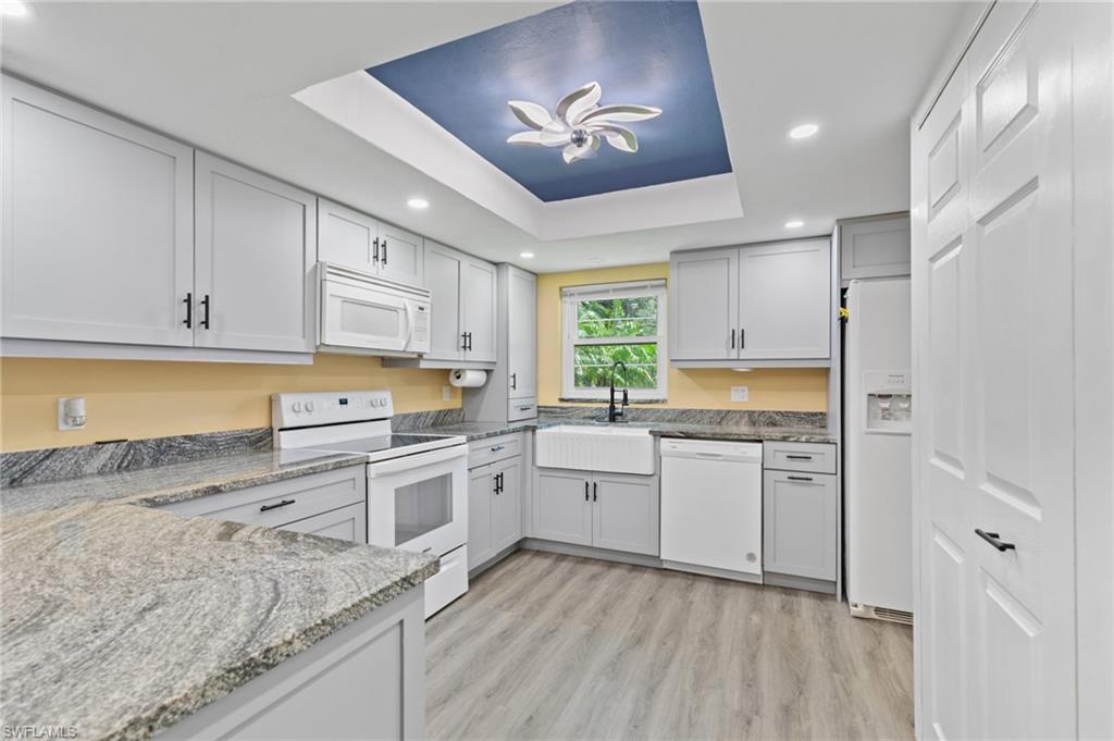 YACHTSMANS COVE - Residential