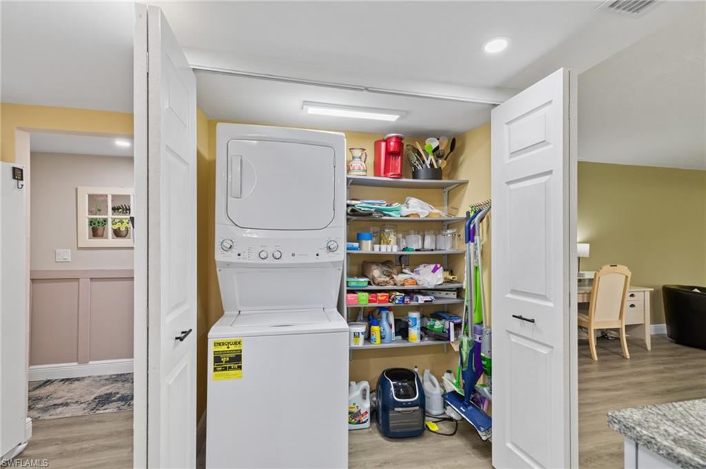 YACHTSMANS COVE - Residential