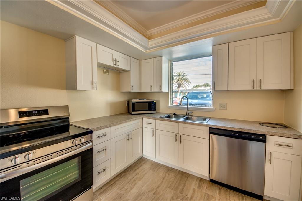 COUNTRY CLUB ESTATES - Residential