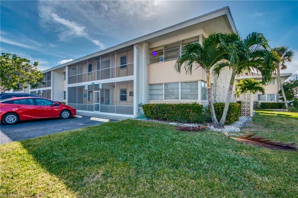 COUNTRY CLUB ESTATES - Residential