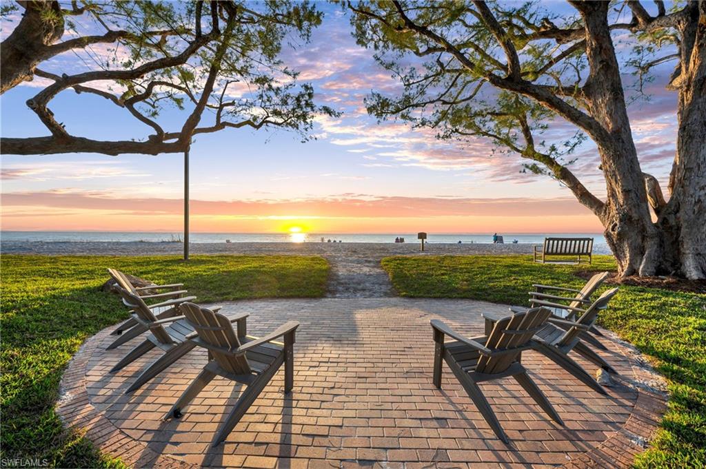 MOORINGS - Residential