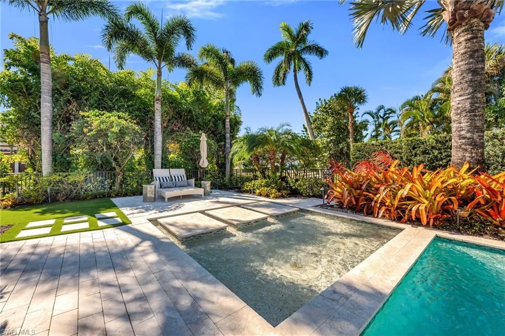 MOORINGS - Residential