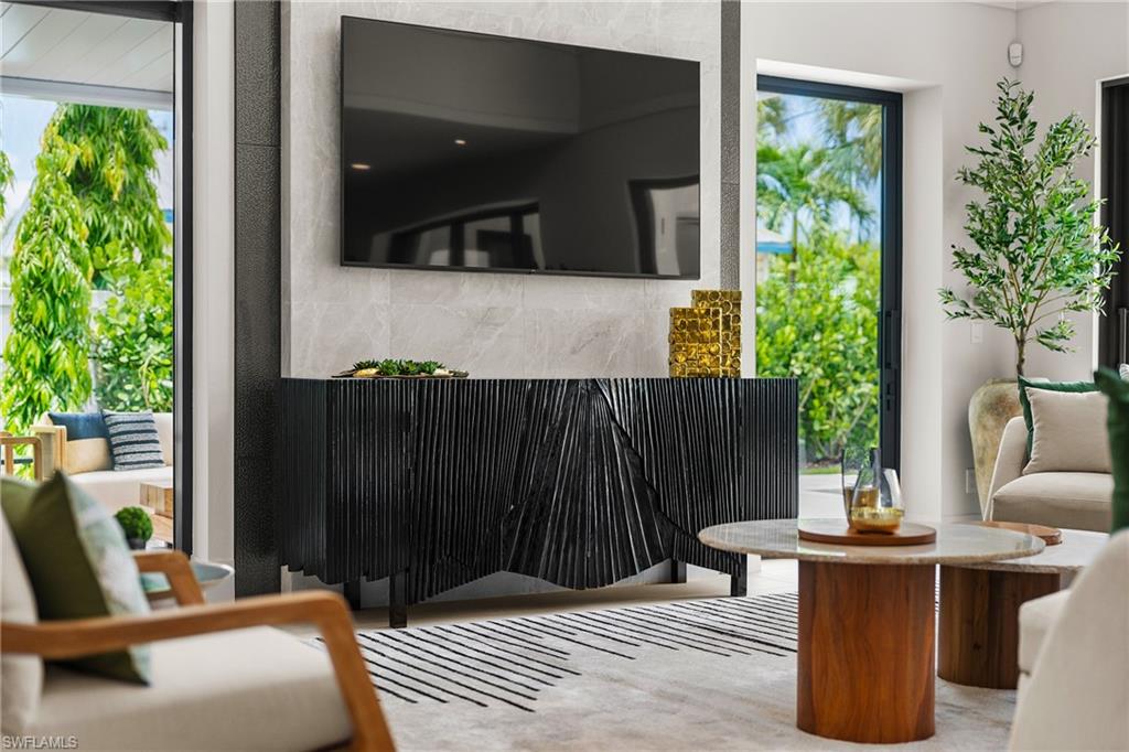 LAKE PARK - Residential