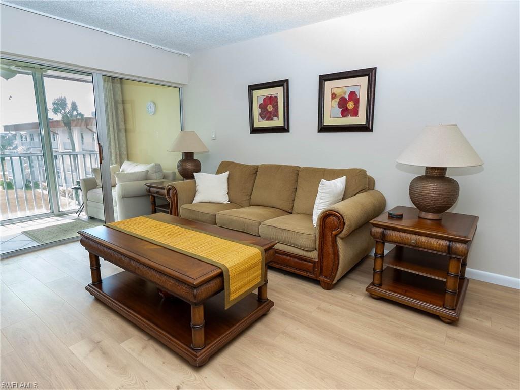 SEVEN LAKES - Residential