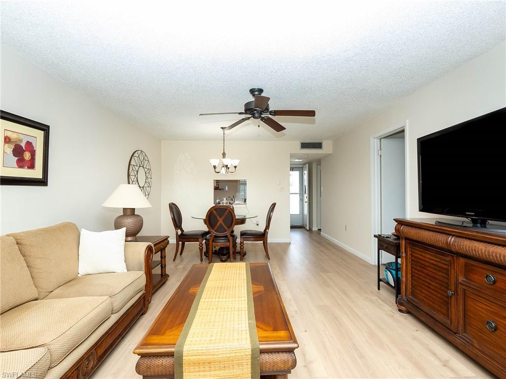 SEVEN LAKES - Residential