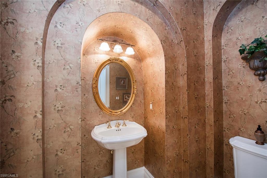 ESCADA AT TIBURON - Residential