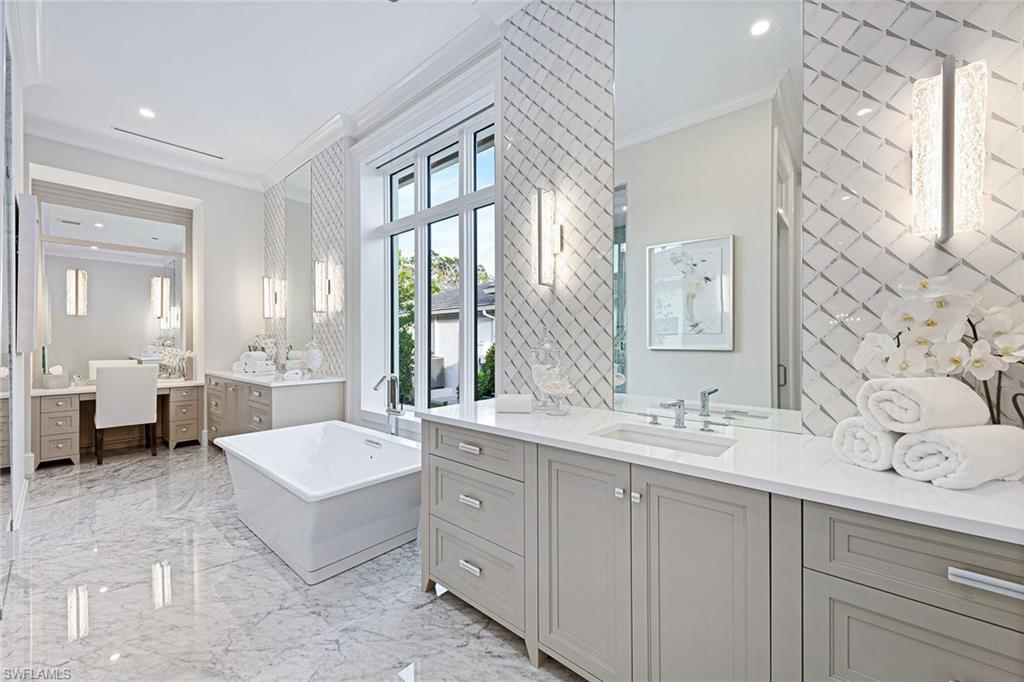 MOORINGS - Residential