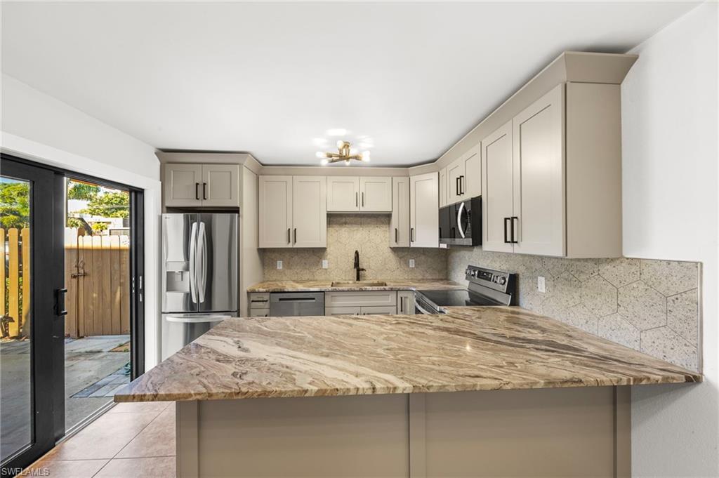 PARKWOODS TOWNHOUSE COMMUNITY - Residential