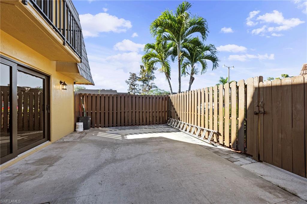 PARKWOODS TOWNHOUSE COMMUNITY - Residential