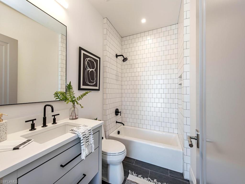 AQUALANE SHORES - Residential