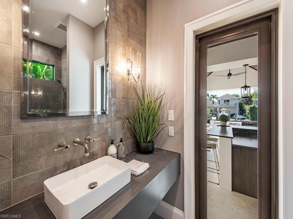 AQUALANE SHORES - Residential