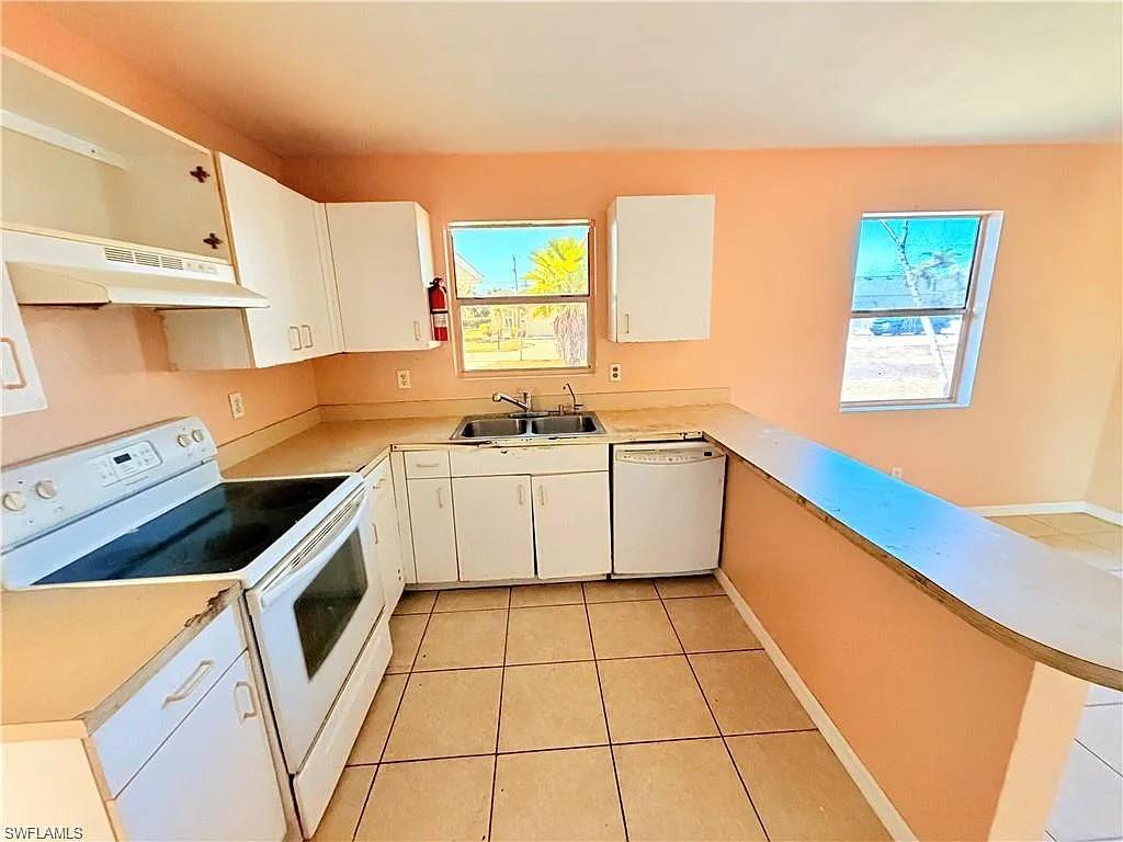 CAPE CORAL - Residential Lease