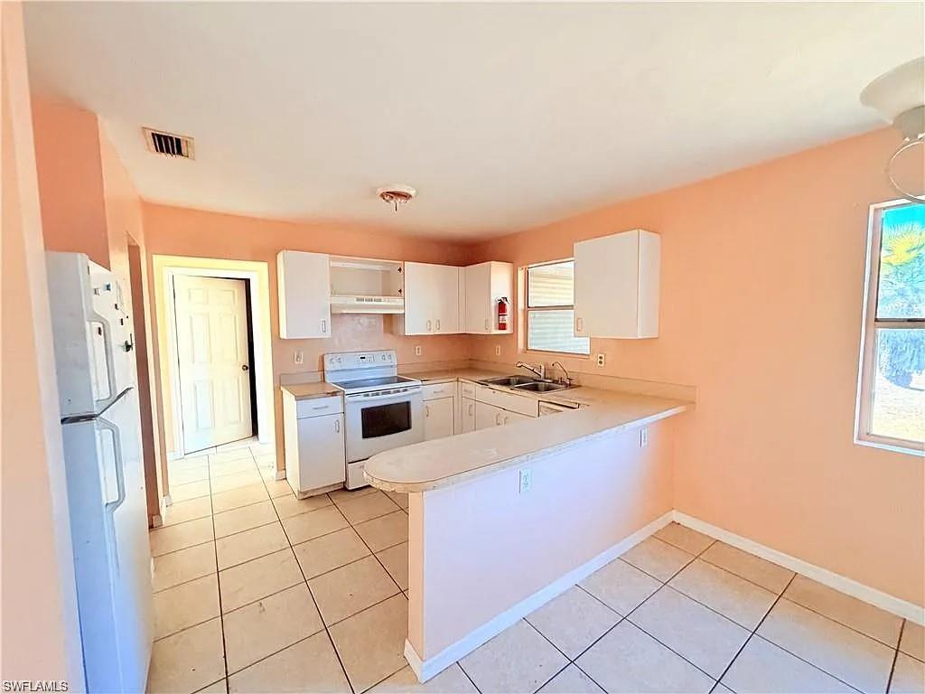 CAPE CORAL - Residential Lease