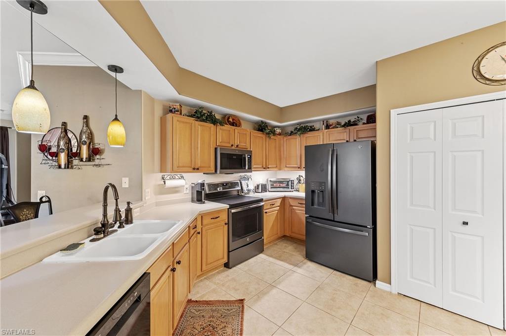 COLONIAL COUNTRY CLUB - Residential