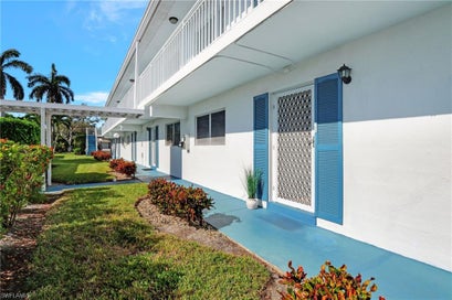 750 Mooring Line DR 105 NAPLES FL 34102