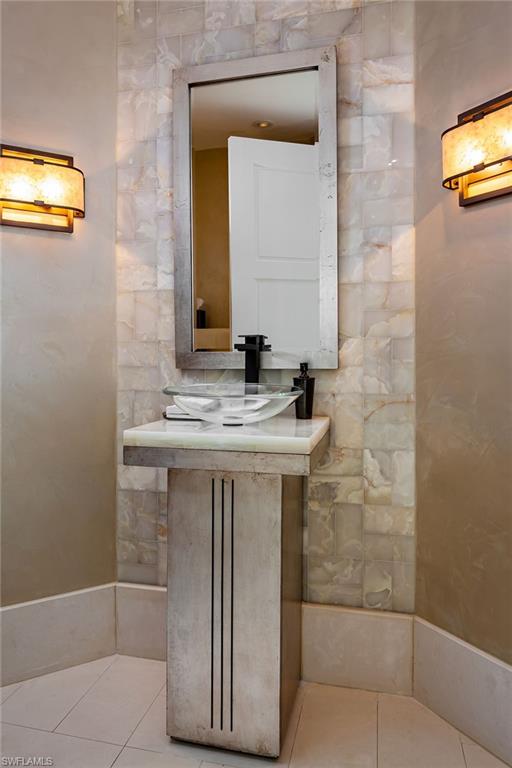 REGENT - Residential