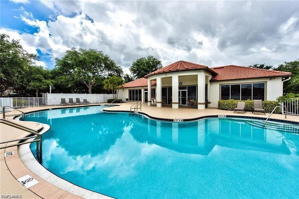 LAUREL LAKES - Residential