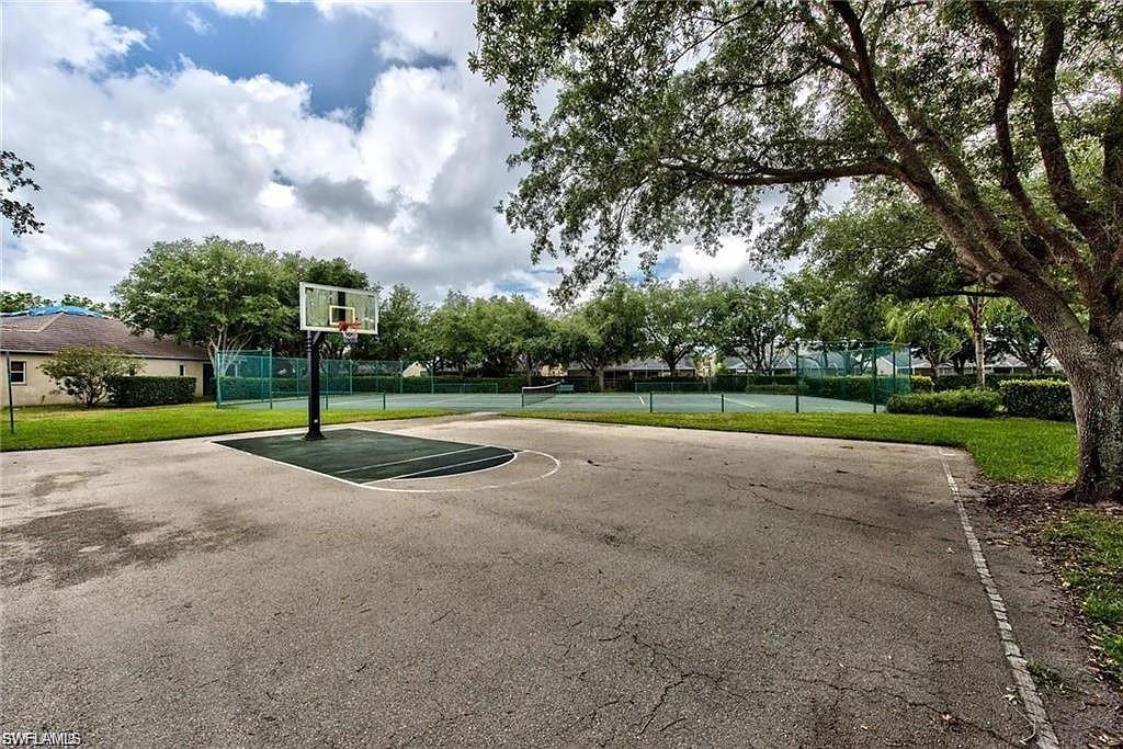 LAUREL LAKES - Residential